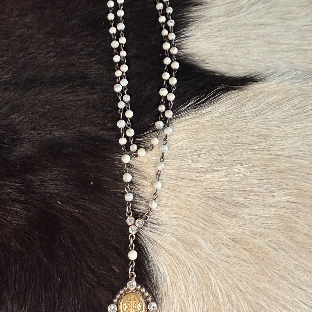 Elegant Pearl and Gold Pendant Necklace